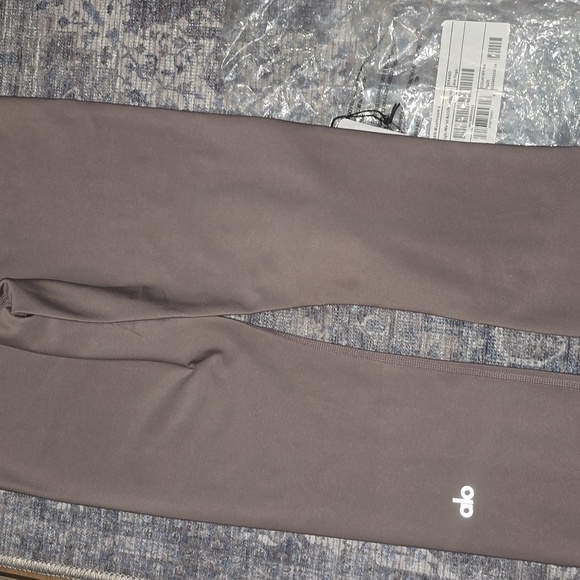 Alo Yoga FLAW 7/8 High-Waist Airlift Legging In Mushroom Small $134 *Minor FLAW* - Picture 14 of 16